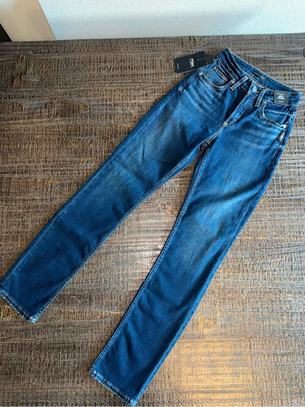 NWT Silver Jeans Co. Avery Curvy Fit High Rise Straight Leg Jeans Size W25 / L31